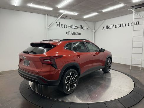 Used 2024 Chevrolet Trax RS w/ Sunroof Package image 7