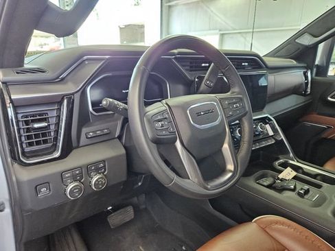 Used 2025 GMC Sierra 2500 Denali Ultimate w/ Max Trailering Package AWD/4WD image 9