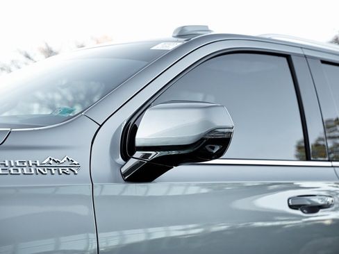 Used 2025 Chevrolet Tahoe High Country image 11