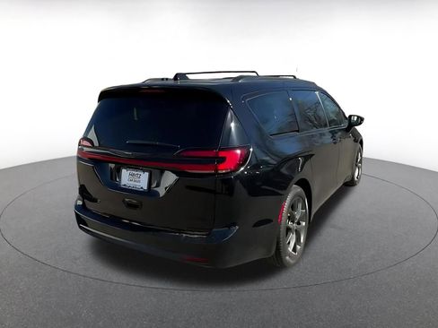 Used 2025 Chrysler Pacifica Limited image 14