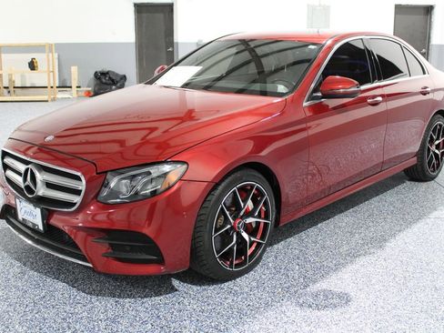 Used 2017 Mercedes-Benz E 300 4MATIC w/ Premium 2 Package image 4