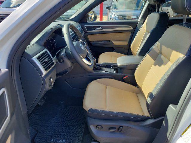 Used 2023 Volkswagen Atlas Cross Sport SE w/ Panoramic Sunroof Package FWD image 19