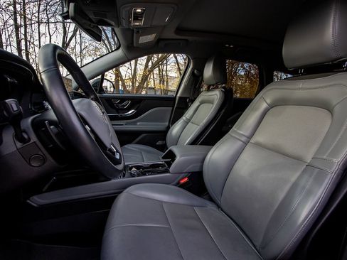 Used 2021 Lincoln Corsair Reserve image 10