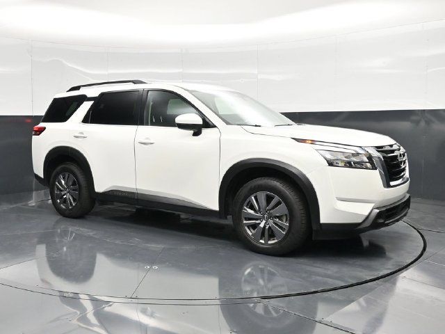 Used 2025 Nissan Pathfinder SV FWD image 5