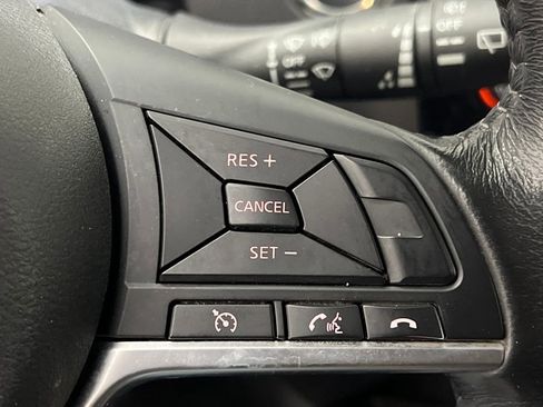 Used 2017 Nissan Rogue SL AWD/4WD image 44