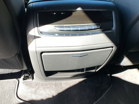 Used 2022 Cadillac Escalade Luxury image 26