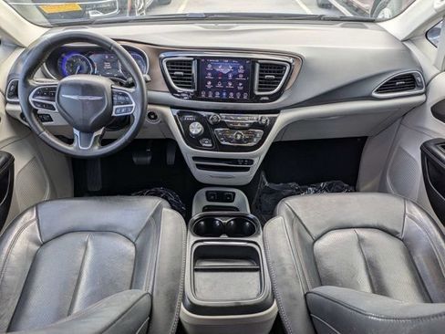 Used 2019 Chrysler Pacifica Touring-L w/ Advanced Safetytec Group FWD image 15