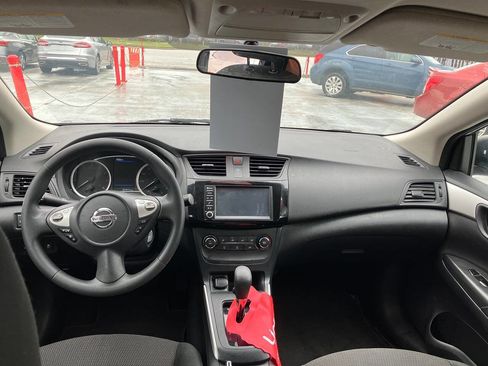 Used 2019 Nissan Sentra S image 9