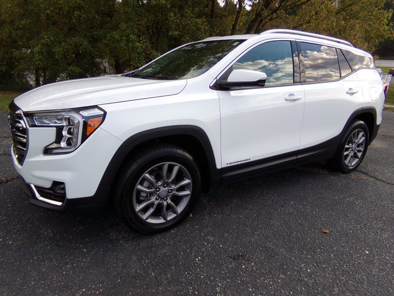Used 2024 GMC Terrain SLT AWD/4WD image 1