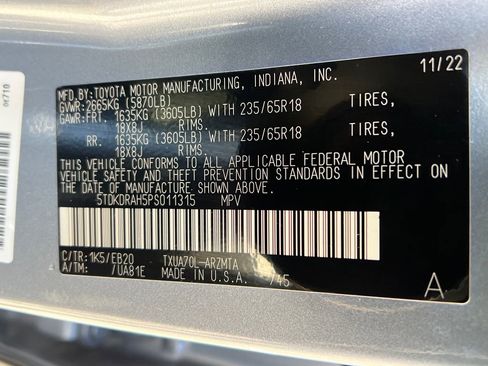 Used 2023 Toyota Highlander XLE image 29