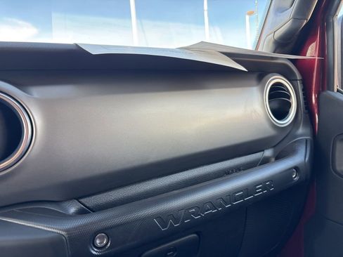 Used 2021 Jeep Wrangler Unlimited Rubicon image 34