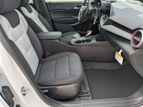 New 2026 Chevrolet Trax RS w/ Sunroof Package FWD image 33