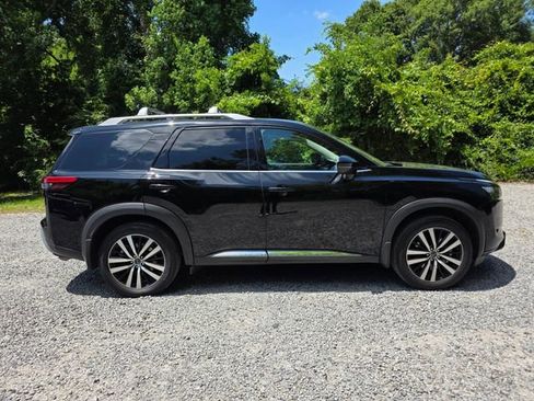 Used 2025 Nissan Pathfinder Platinum w/ Cargo Package AWD/4WD image 12