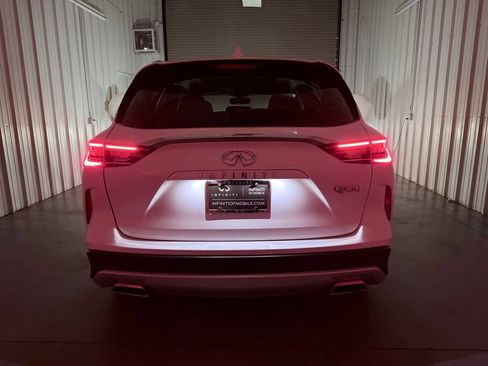 Certified 2020 INFINITI QX50 Luxe w/ Navigation Package FWD image 9