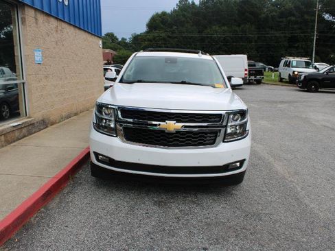 Used 2017 Chevrolet Suburban LT w/ Luxury Package RWD image 2