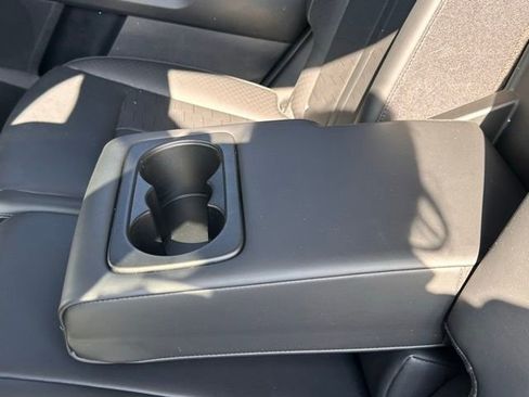 Used 2025 Kia Sorento S FWD image 43