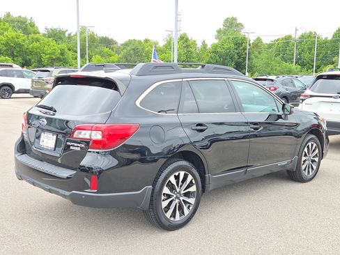Used 2017 Subaru Outback 2.5i Limited AWD/4WD image 3