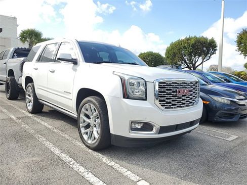 Used 2020 GMC Yukon Denali w/ Denali Premium Package image 3