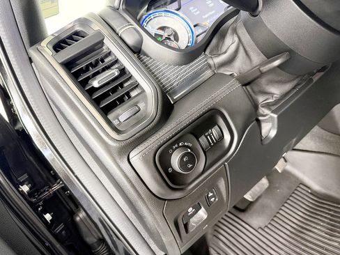 Used 2020 RAM 1500 Limited w/ Black Appearance Package AWD/4WD image 35