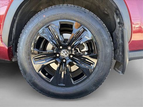 Used 2023 Toyota Highlander XLE image 9