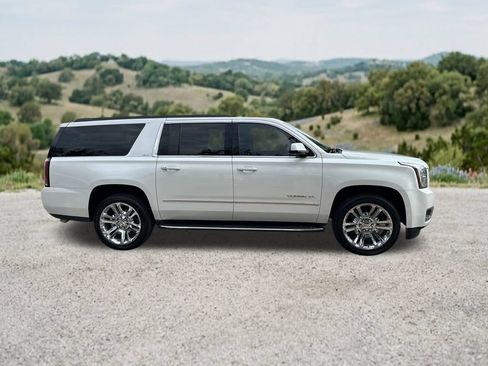 Used 2020 GMC Yukon XL SLT w/ Premium Edition RWD image 11