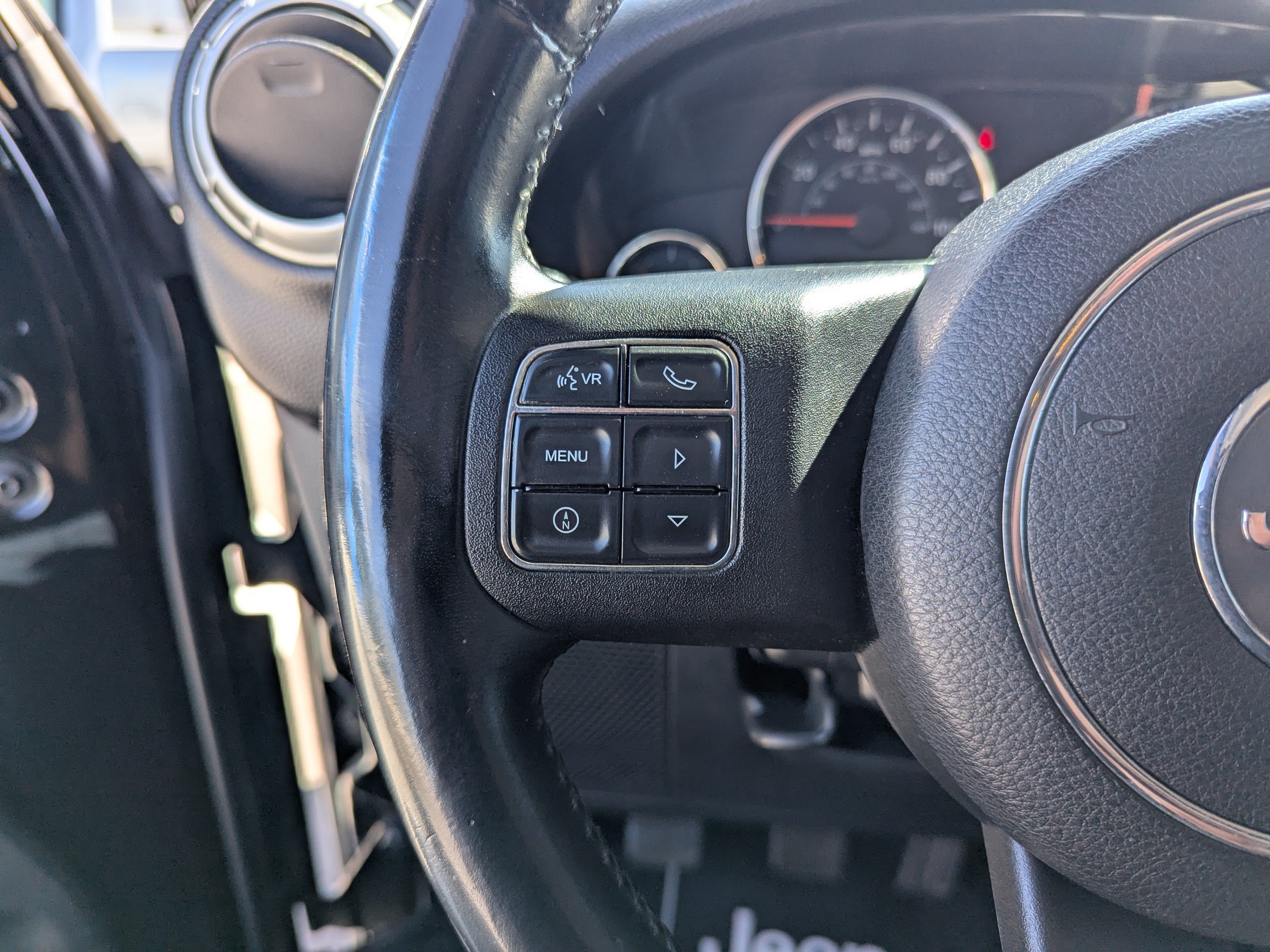 Used 2013 Jeep Wrangler Unlimited Sahara w/ Connectivity Group AWD/4WD image 13