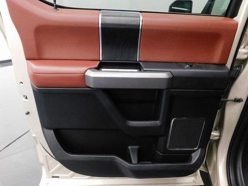 Used 2018 Ford F150 Platinum w/ Equipment Group 701A Luxury image 27