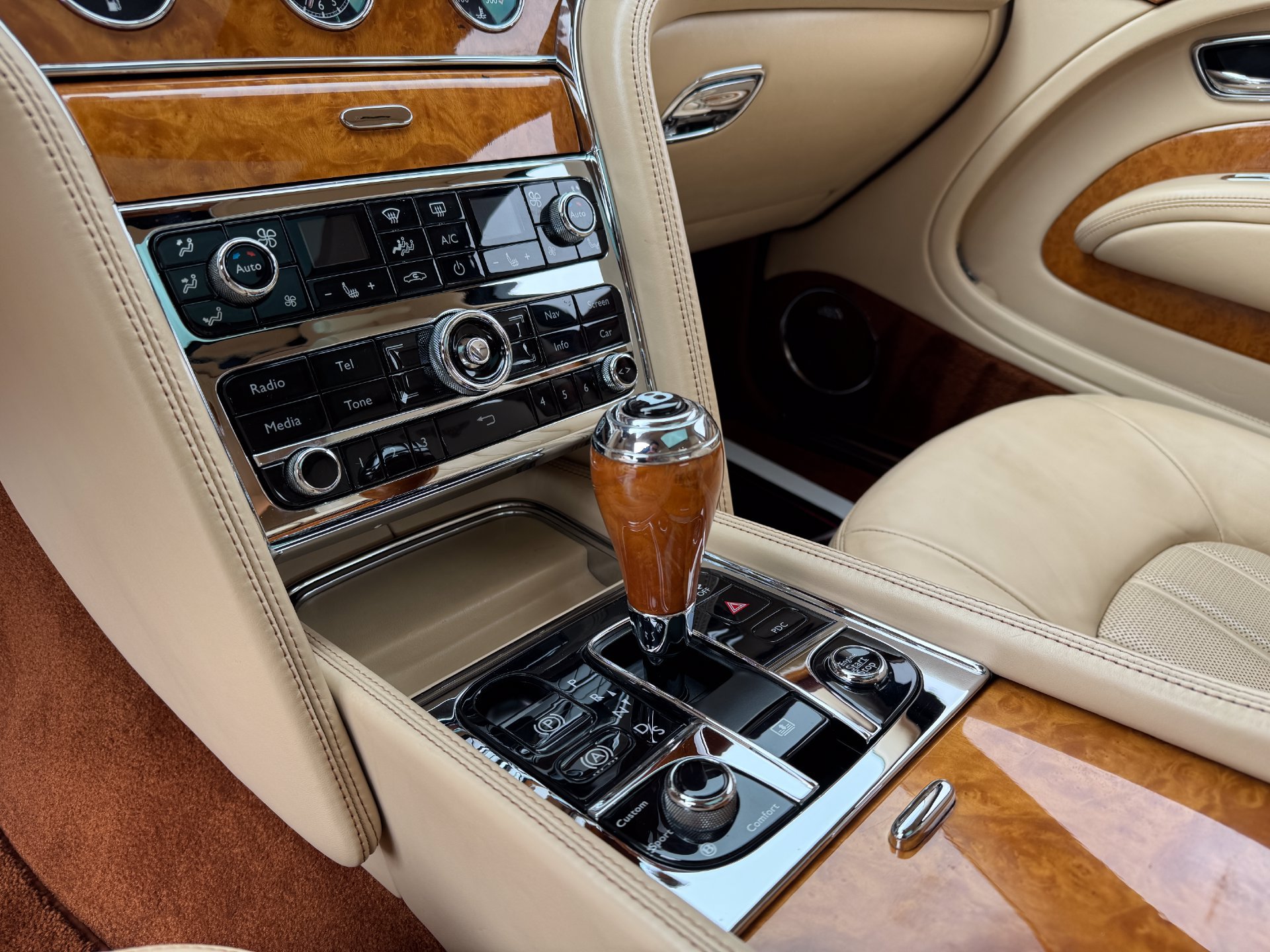 Used 2013 Bentley Mulsanne RWD image 47