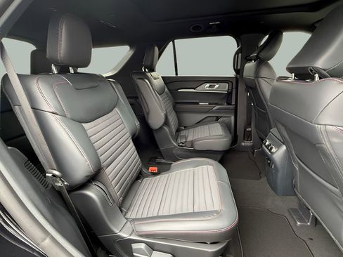 New 2026 Ford Explorer ST-Line w/ ST-Line Street Pack image 15