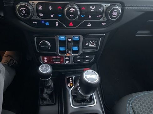 Used 2024 Jeep Wrangler Unlimited Rubicon 4xe w/ Technology Group image 22