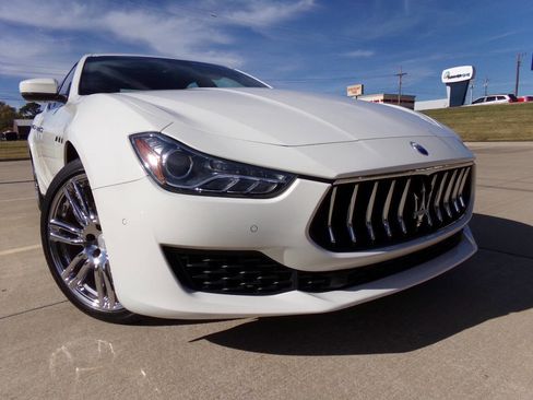 Used 2018 Maserati Ghibli S image 13