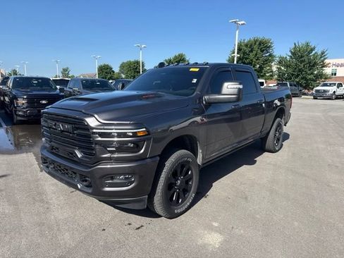Used 2025 RAM 2500 Laramie AWD/4WD image 3