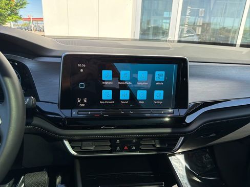 Certified 2024 Volkswagen Atlas Cross Sport SE w/ Panoramic Sunroof Package AWD/4WD image 20