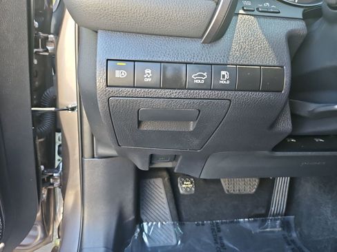Used 2023 Toyota Camry SE FWD image 19
