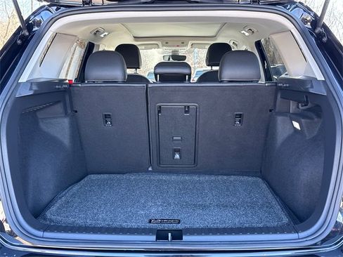 Certified 2025 Volkswagen Taos SE w/ Panoramic Sunroof Package image 23