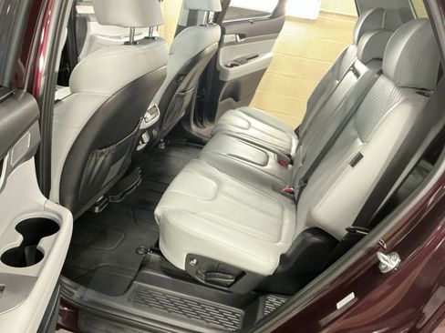 Used 2023 Hyundai Palisade SEL w/ Winter Package image 13