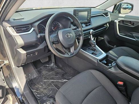 Used 2021 Toyota RAV4 LE AWD/4WD image 10