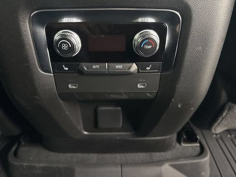 Used 2023 GMC Yukon XL Denali AWD/4WD image 38