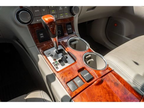Used 2012 Toyota Highlander Limited w/ Tow Pkg FWD image 25