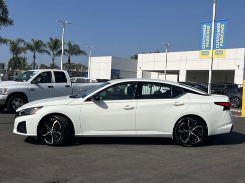 Used 2023 Nissan Altima 2.5 SR image 2