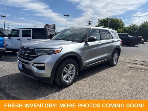 Used 2022 Ford Explorer XLT w/ Equipment Group 202A AWD/4WD image 5