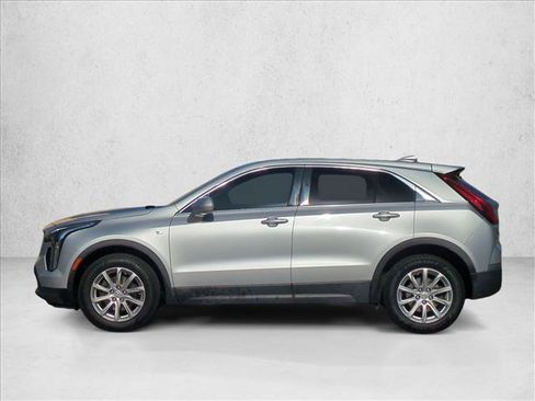 Used 2019 Cadillac XT4 Luxury w/ Cold Weather Package image 9