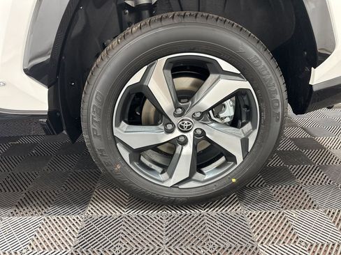 Used 2025 Toyota RAV4 SE image 31