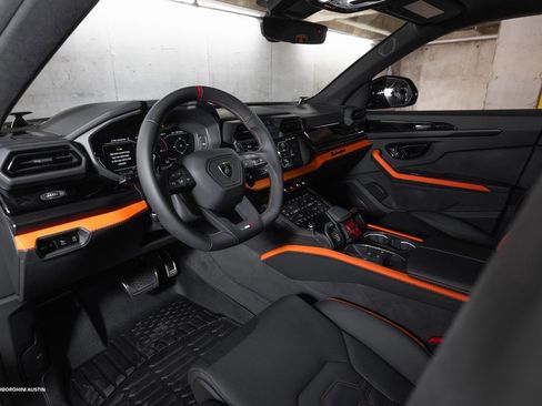 Used 2025 Lamborghini Urus SE image 25