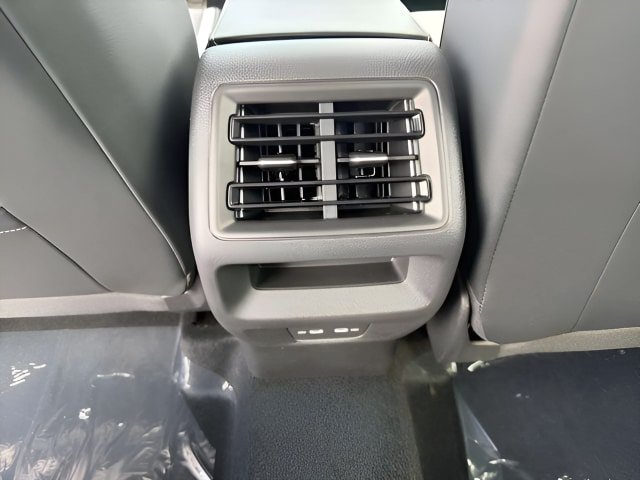 New 2026 Volkswagen Tiguan SE R-Line FWD image 9
