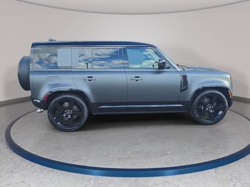 Certified 2025 Land Rover Defender 110 V8 AWD/4WD image 5