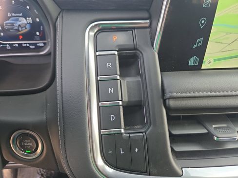 Used 2024 Chevrolet Suburban LT AWD/4WD image 28