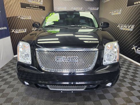 Used 2013 GMC Yukon Denali AWD/4WD image 3