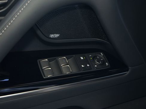 Used 2025 Lexus LX 700h F Sport image 27