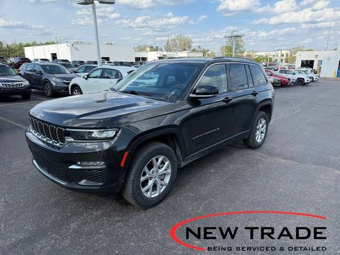 Used 2023 Jeep Grand Cherokee Limited AWD/4WD image 1